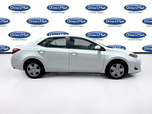 Used 2018 Toyota Corolla LE FWD image 8