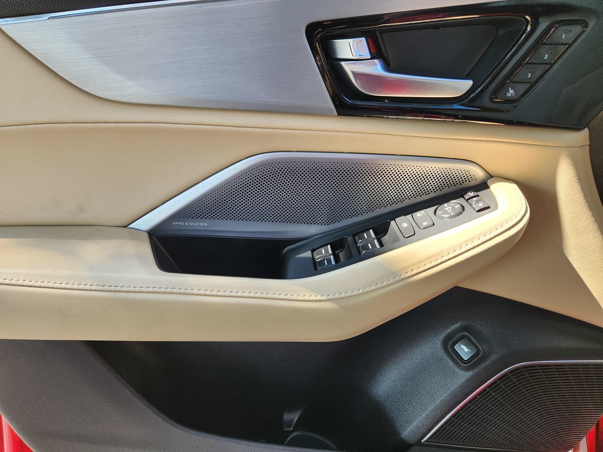 Used 2025 Acura MDX w/ Technology Package FWD image 31