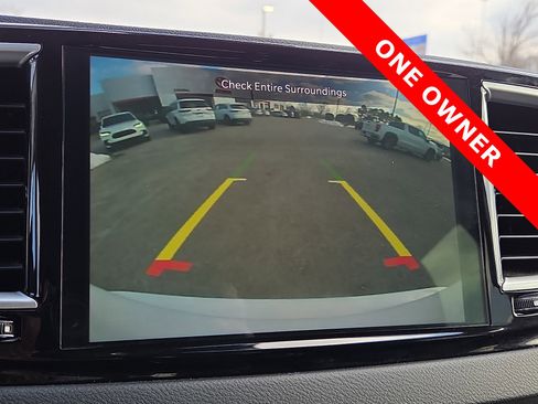 Used 2023 Chrysler Pacifica Touring-L image 19