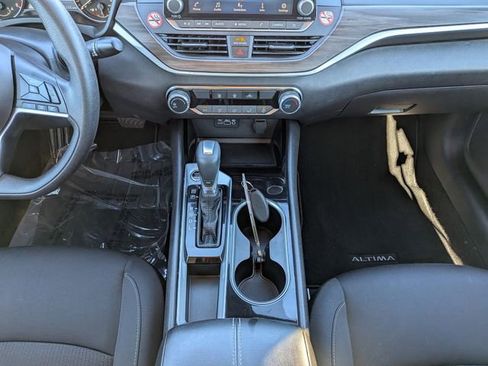 Used 2024 Nissan Altima 2.5 SV image 15