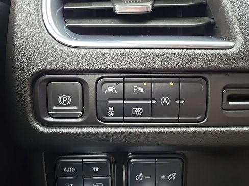 Used 2023 GMC Yukon SLT w/ SLT Premium Package image 19