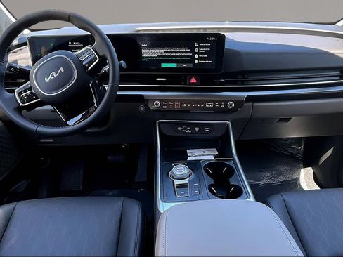New 2026 Kia Carnival LXS FWD image 5