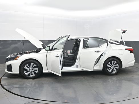 Used 2024 Nissan Altima 2.5 S image 39