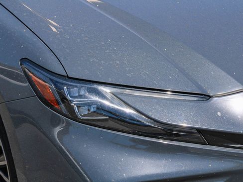 Used 2025 Toyota Camry XLE FWD image 5