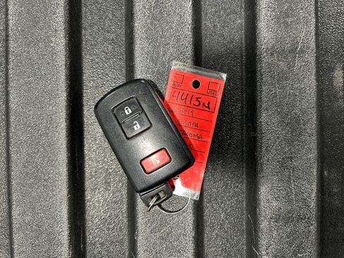 Used 2019 Toyota Tacoma TRD Sport image 32