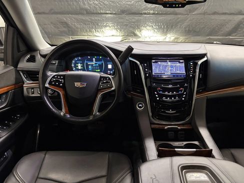 Used 2016 Cadillac Escalade ESV Luxury AWD/4WD image 4