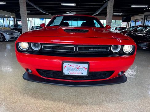 Used 2019 Dodge Challenger GT AWD/4WD image 2