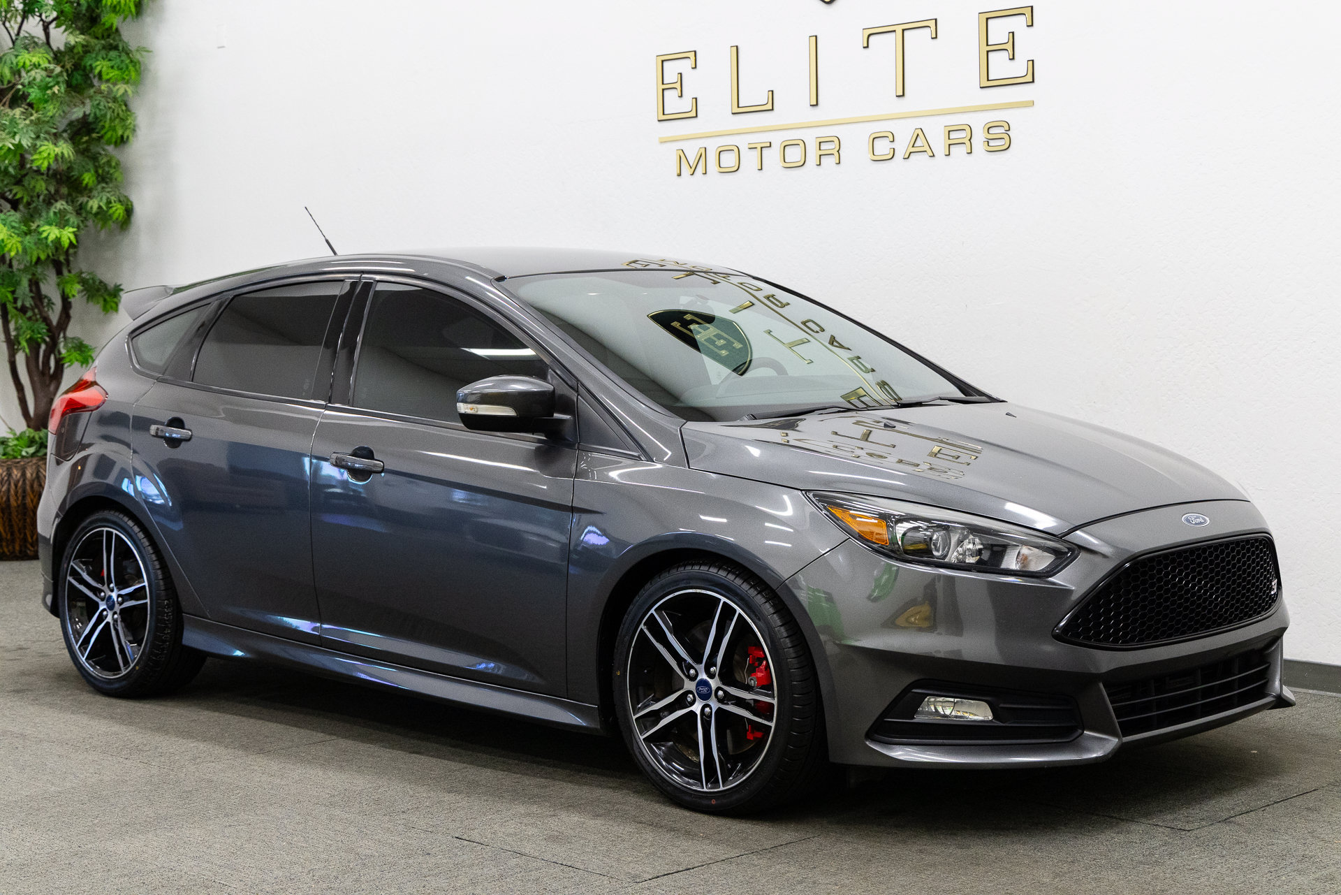 Used 2016 Ford Focus ST w/ Equipment Group 402A FWD image 9