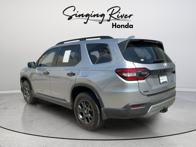 Used 2025 Honda Pilot TrailSport image 4