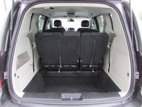 Used 2019 Dodge Grand Caravan SE w/ UConnect Hands-Free Group FWD image 4