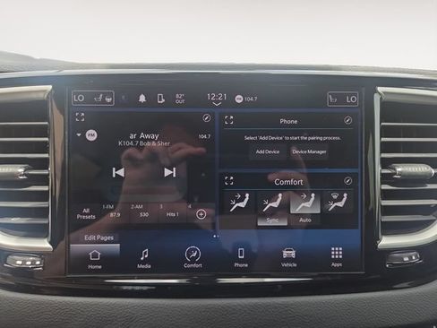 Used 2023 Chrysler Pacifica Touring-L FWD image 22