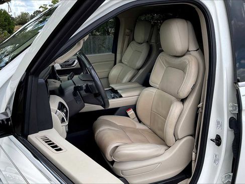 Used 2021 Lincoln Navigator Reserve w/ Luxury Package image 8