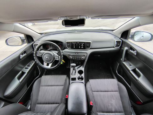 Used 2022 Kia Sportage LX image 2