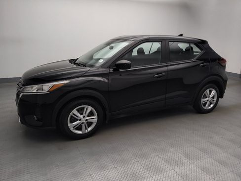 Used 2021 Nissan Kicks S image 2