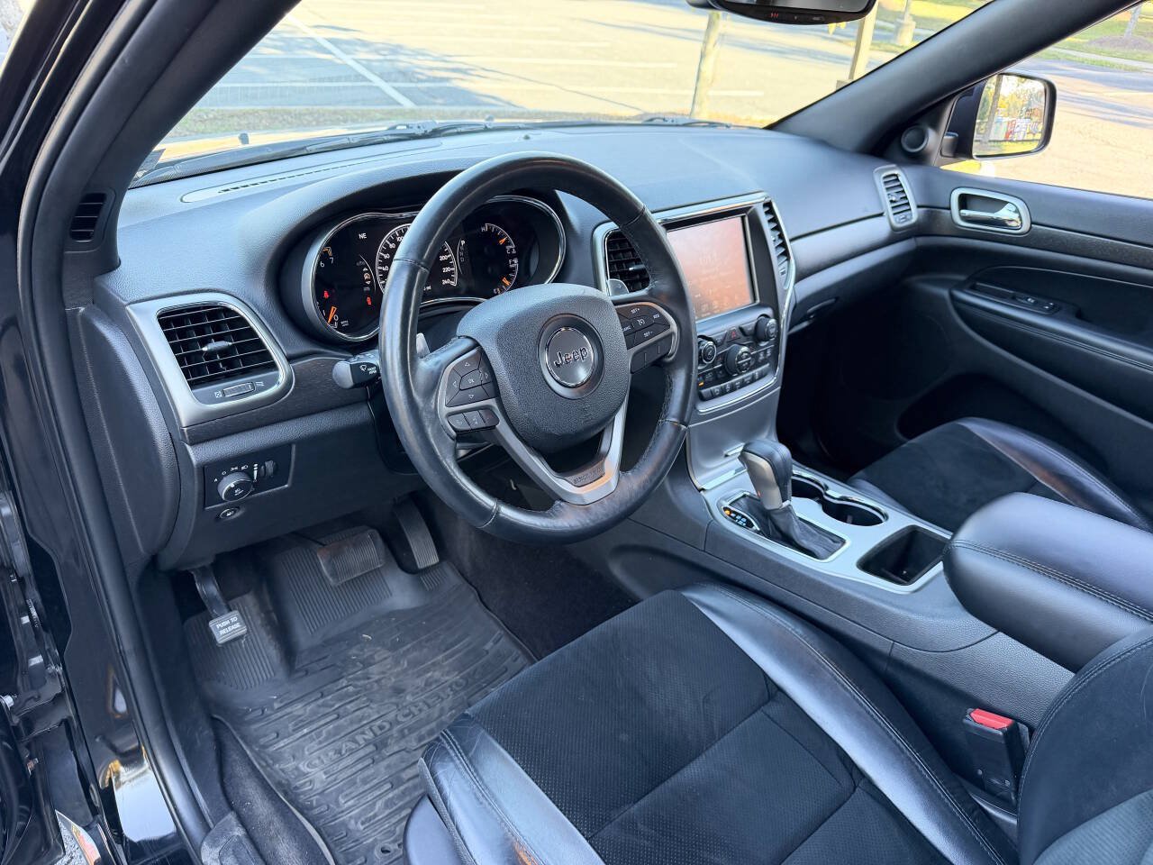Used 2017 Jeep Grand Cherokee Altitude AWD/4WD image 12