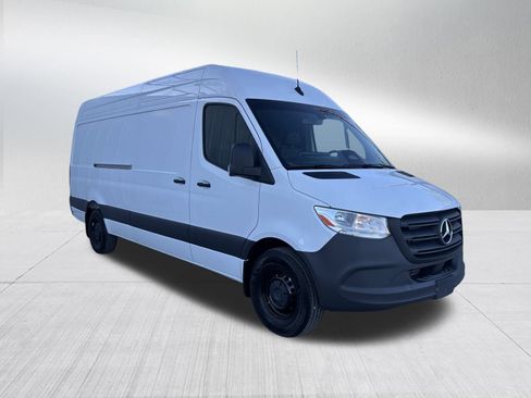 Used 2025 Mercedes-Benz Sprinter 2500 image 3