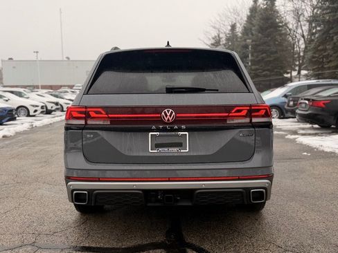 Used 2025 Volkswagen Atlas Peak Edition SE image 5