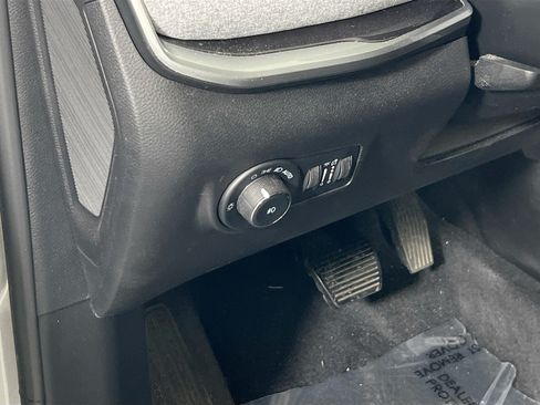 Used 2022 Jeep Compass Latitude AWD/4WD image 10