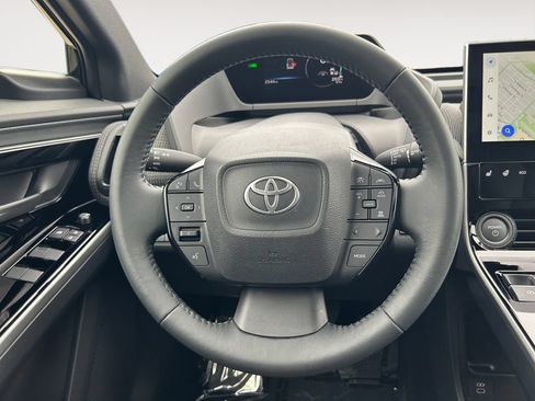 Used 2025 Toyota bZ4X FWD image 14