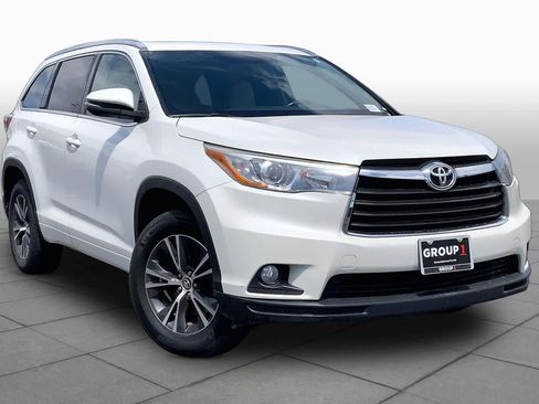 Used 2016 Toyota Highlander XLE FWD image 3