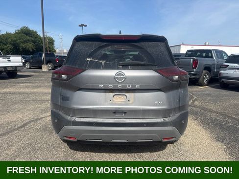 Used 2021 Nissan Rogue SV FWD image 3