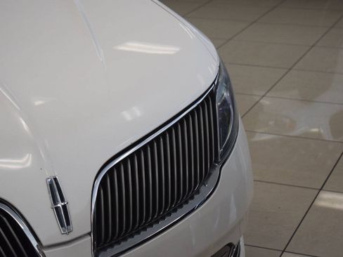 Used 2013 Lincoln MKS AWD image 6