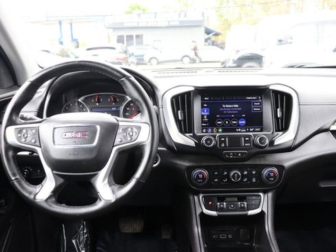 Used 2024 GMC Terrain SLT image 17