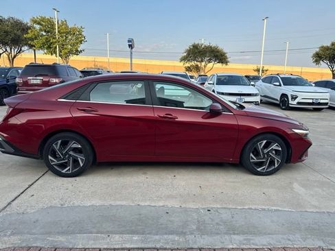 Used 2025 Hyundai Elantra SEL FWD image 5