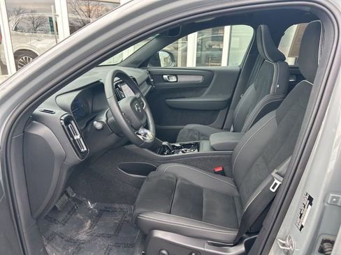 Certified 2025 Volvo XC40 B5 Plus image 16