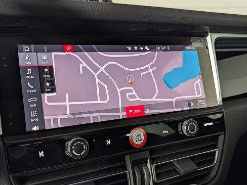 New 2026 Porsche Macan image 33