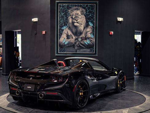 Used 2023 Ferrari F8 Tributo RWD image 4