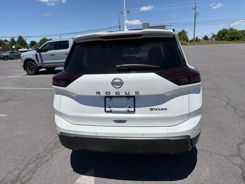 Used 2024 Nissan Rogue SV AWD/4WD image 4