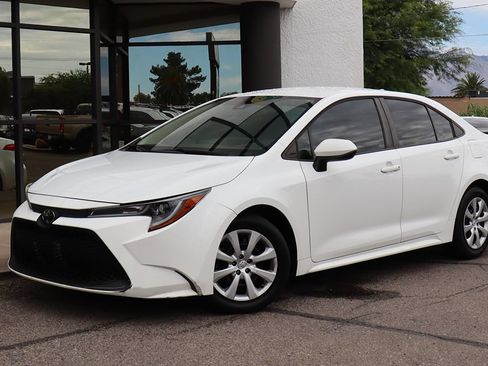 Used 2021 Toyota Corolla LE FWD image 2