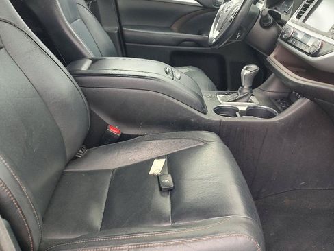 Used 2018 Toyota Highlander XLE AWD/4WD image 26