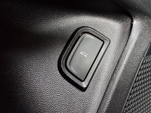 Used 2024 Chevrolet Blazer EV LT AWD/4WD image 14