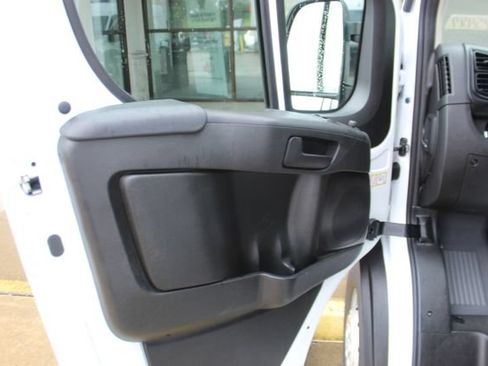 Used 2026 RAM ProMaster 2500 w/ Convenience Group FWD image 8