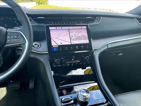 Used 2024 Jeep Grand Cherokee Limited 4xe image 18