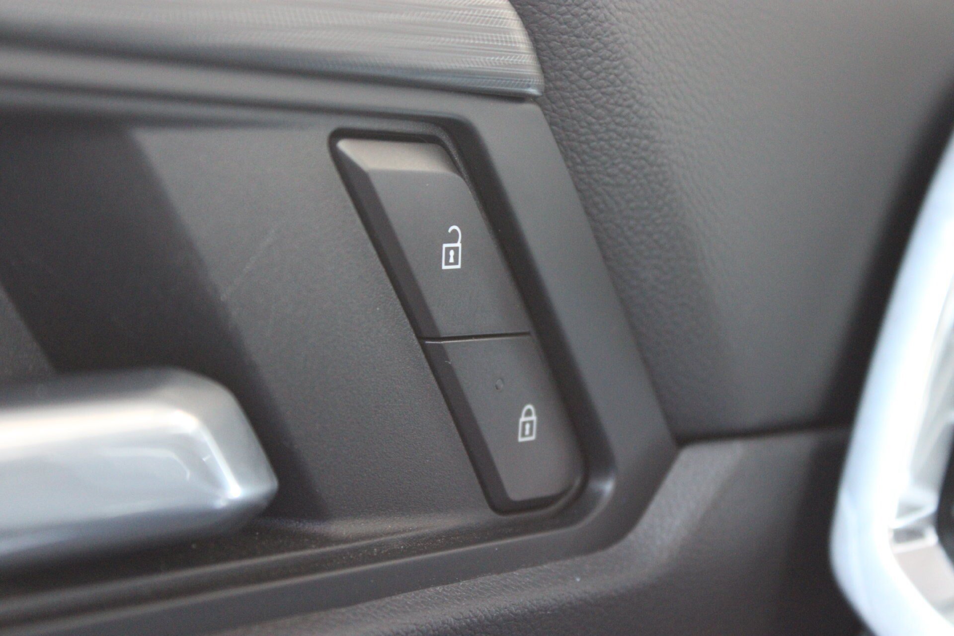 Used 2026 GMC Acadia Elevation w/ Elevation Premium Package FWD image 23