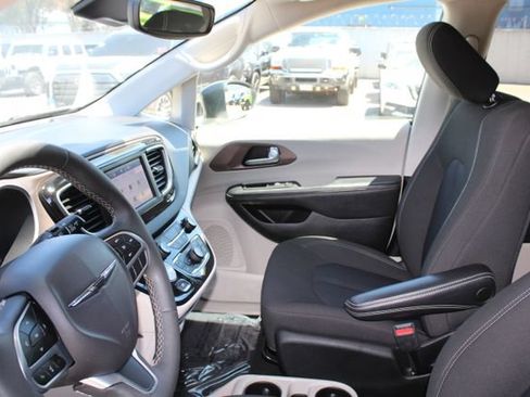 Used 2024 Chrysler Voyager LX FWD image 38