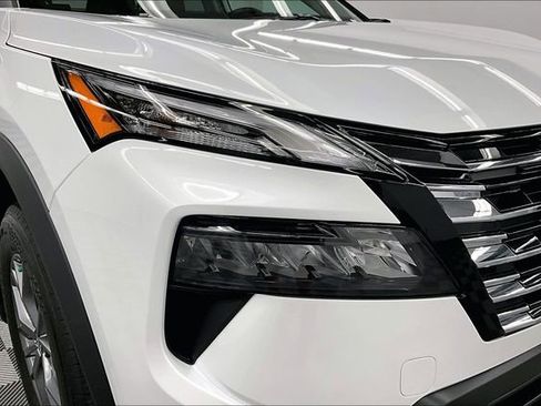 New 2025 Nissan Rogue S image 14