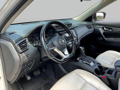 Used 2020 Nissan Rogue SV FWD image 18