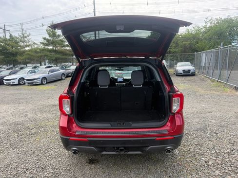 Used 2021 Ford Explorer XLT w/ Equipment Group 202A AWD/4WD image 30