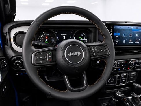 Used 2024 Jeep Wrangler Unlimited w/ Convenience Group AWD/4WD image 22