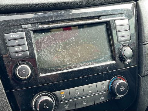 Used 2019 Nissan Rogue S image 13