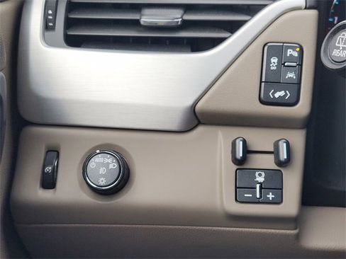 Used 2018 GMC Yukon SLT w/ Premium Edition image 22