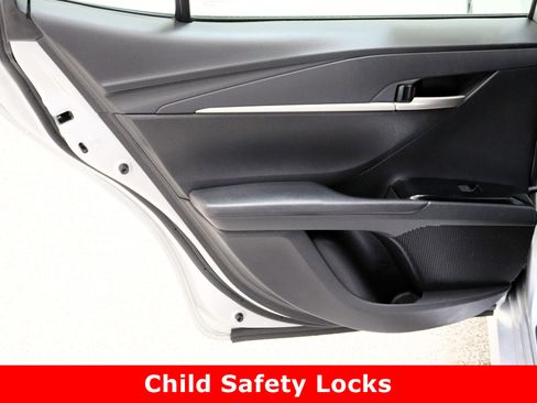 Used 2025 Toyota Camry LE image 25