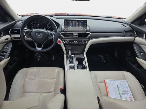 Used 2018 Honda Accord Touring image 9