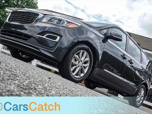 Used 2019 Kia Sedona EX FWD image 4