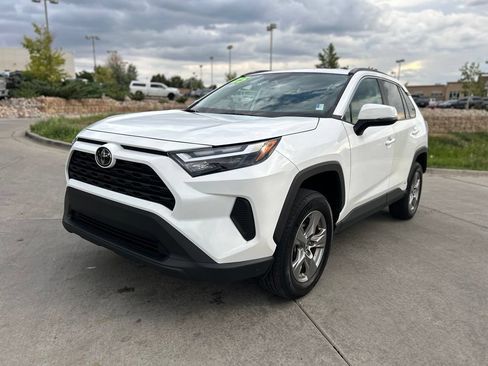 Used 2025 Toyota RAV4 XLE AWD/4WD image 3