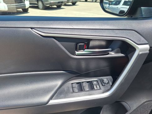 Used 2022 Toyota RAV4 XLE AWD/4WD image 17